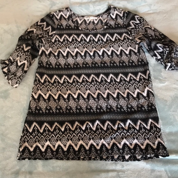 Black and White Pattern Blouse - Picture 1 of 4